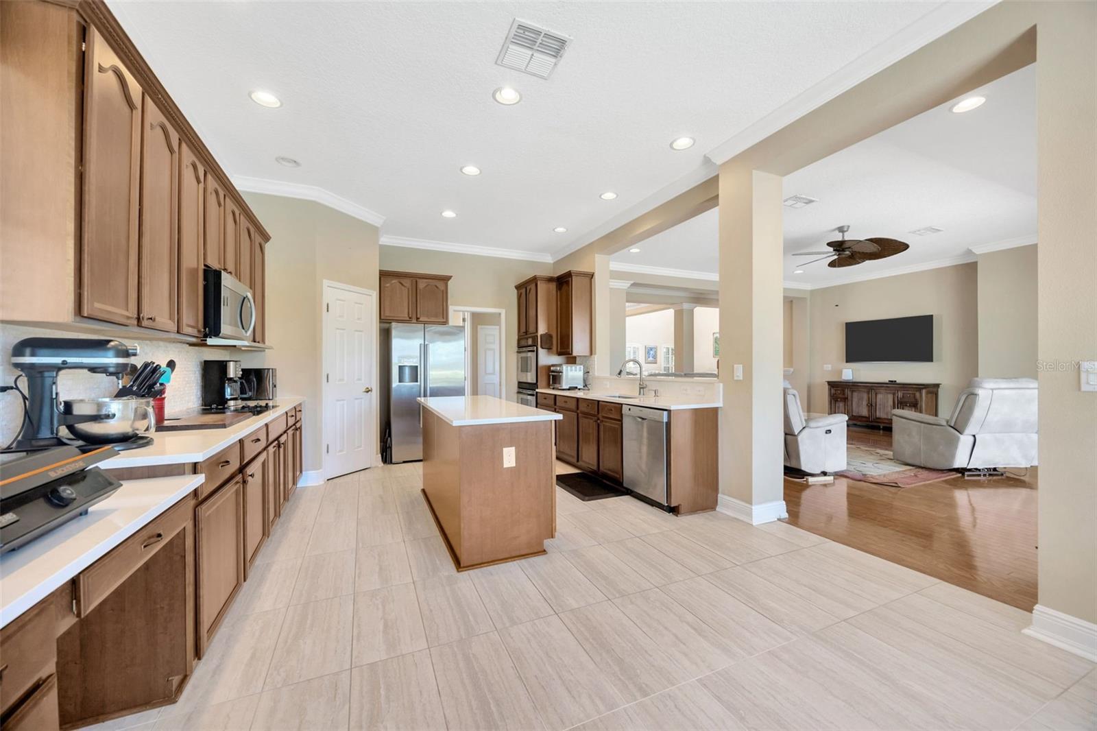 Image 10 of 49 For 23320 Dinhurst Court