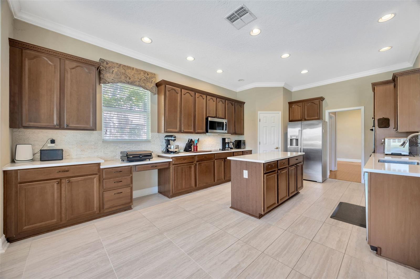 Image 12 of 49 For 23320 Dinhurst Court