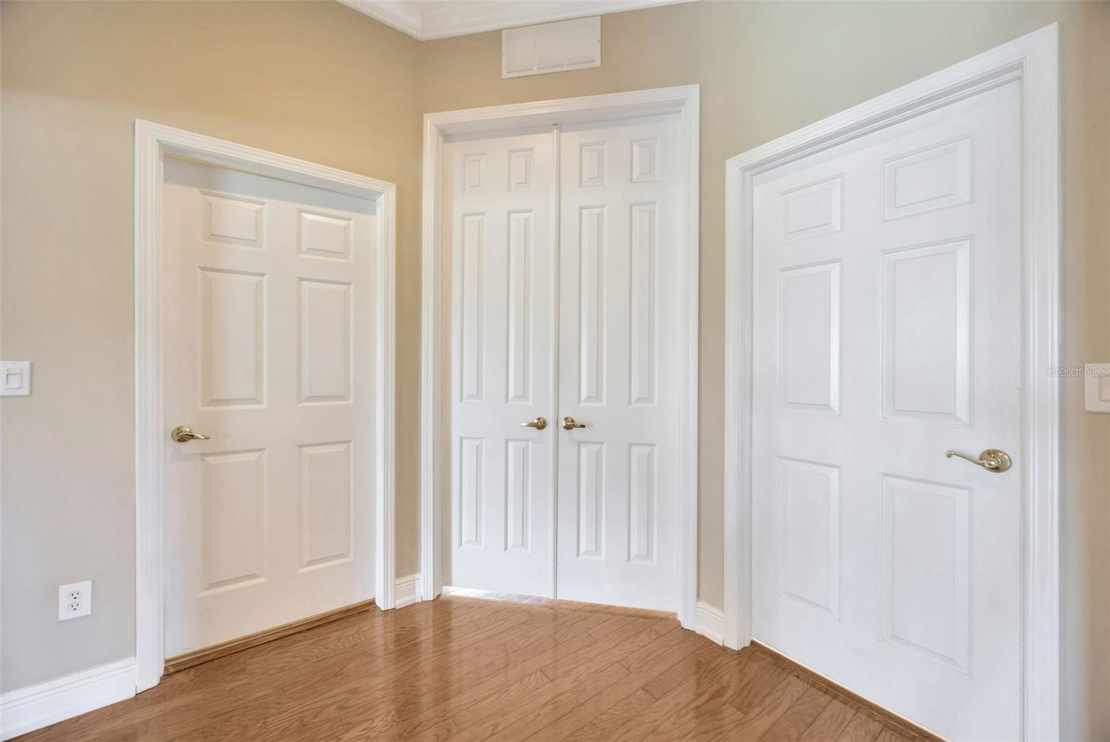 Image 15 of 49 For 23320 Dinhurst Court