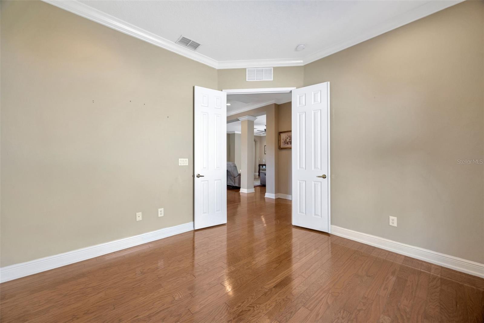 Image 17 of 49 For 23320 Dinhurst Court