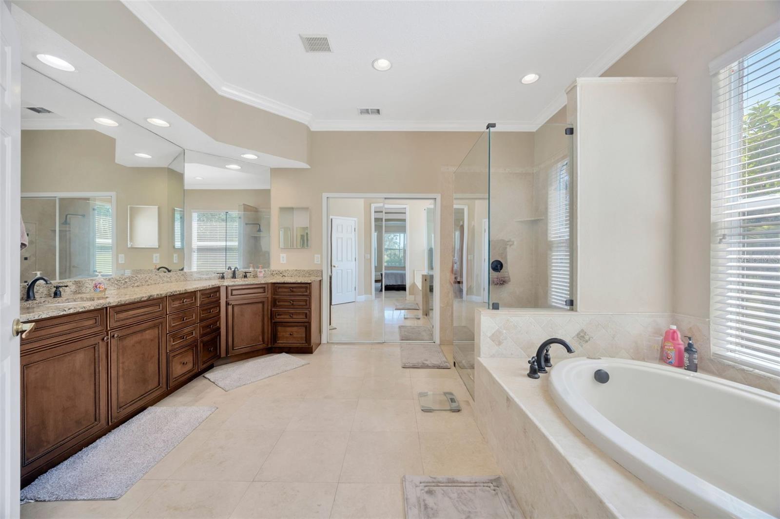 Image 22 of 49 For 23320 Dinhurst Court