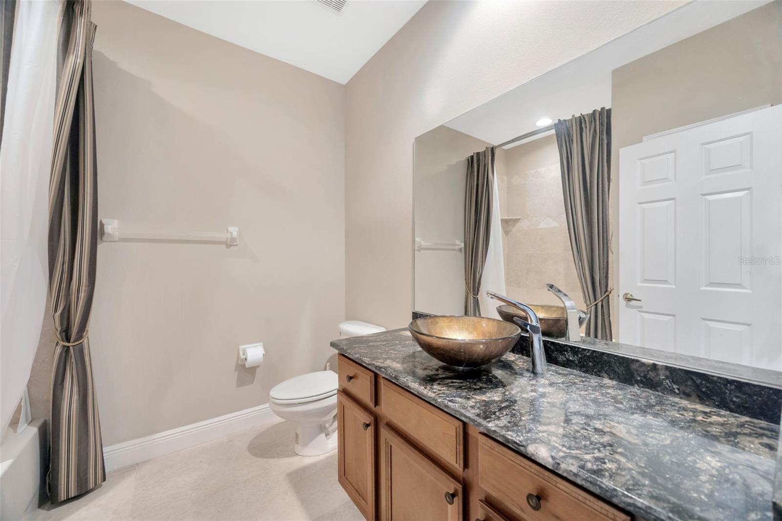 Image 34 of 49 For 23320 Dinhurst Court