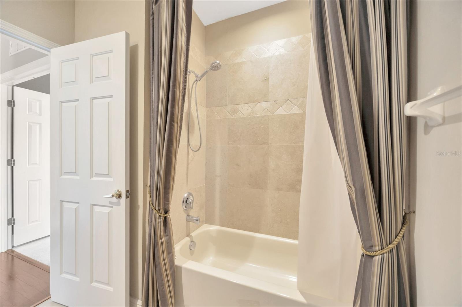 Image 35 of 49 For 23320 Dinhurst Court