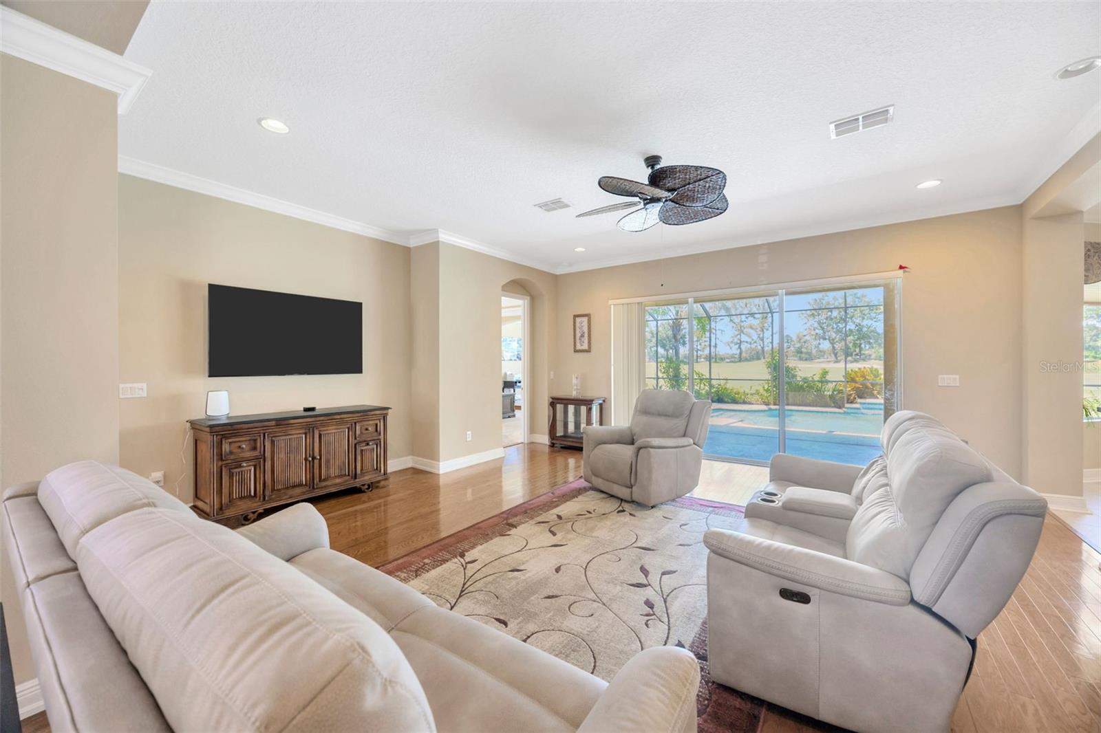 Image 8 of 49 For 23320 Dinhurst Court