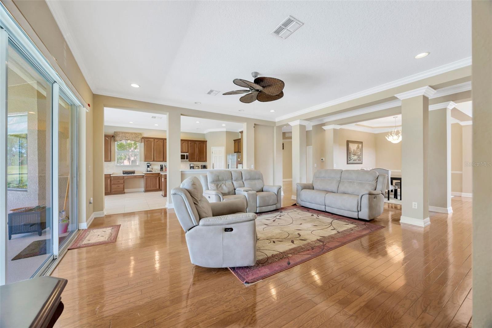 Image 9 of 49 For 23320 Dinhurst Court