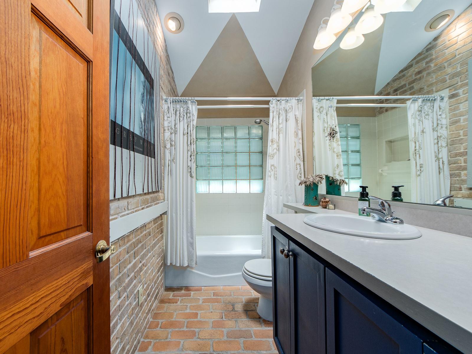 Image 10 of 23 For 1136 Granada Street