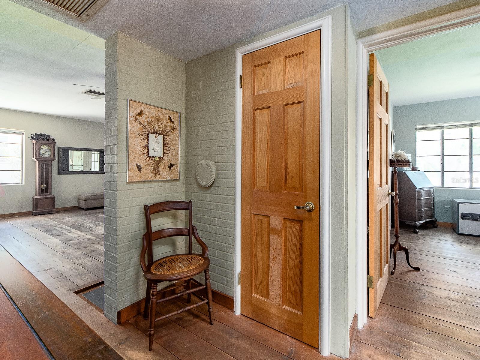 Image 17 of 23 For 1136 Granada Street