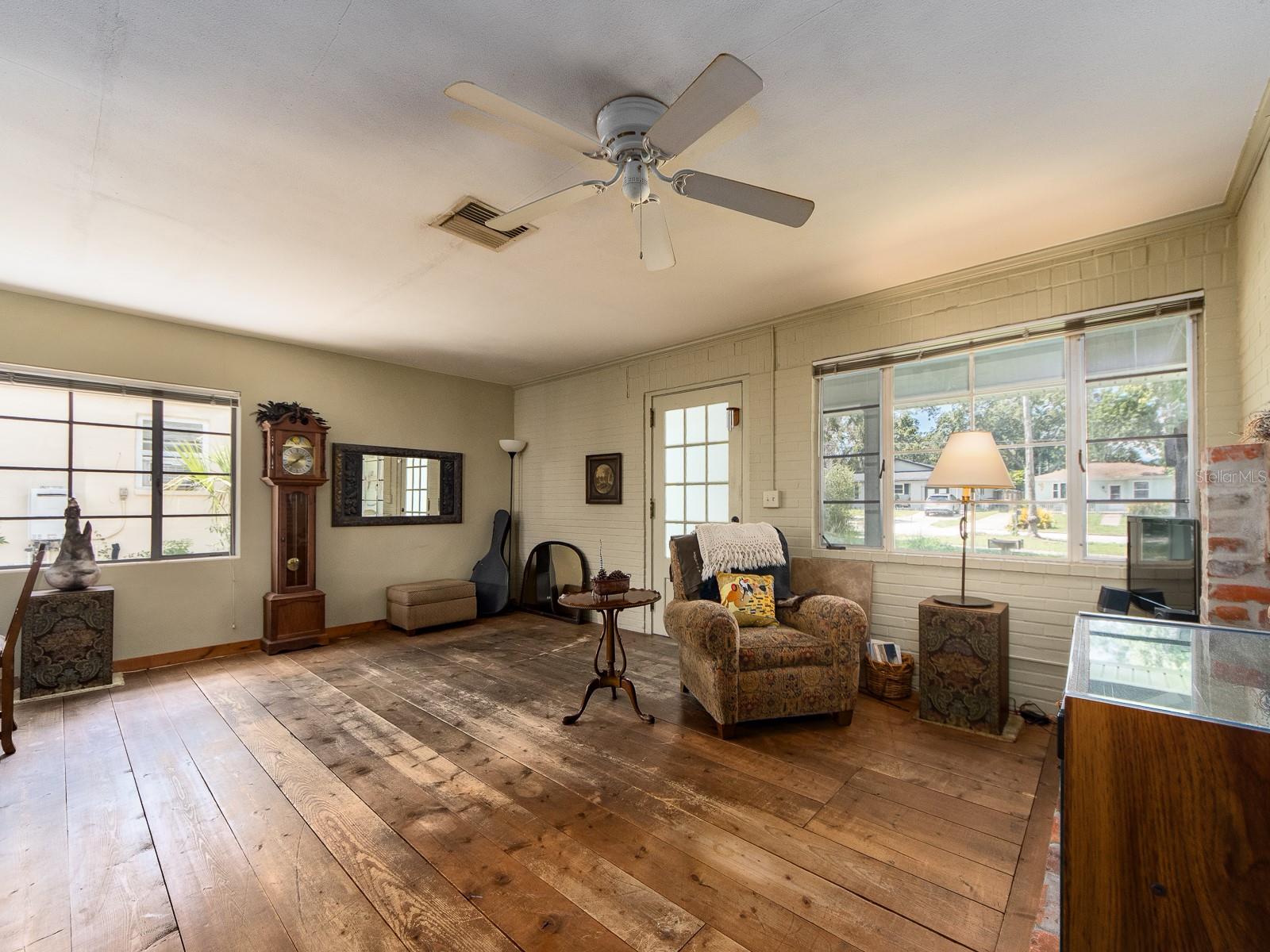 Image 8 of 23 For 1136 Granada Street