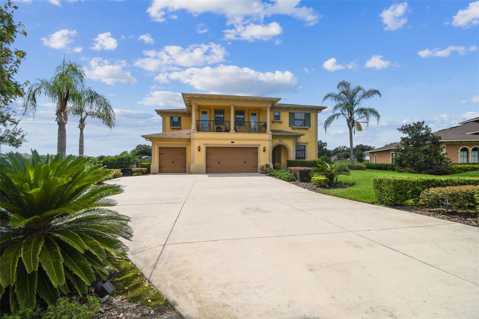 Listing photo id 95 for 17914 Howsmoor Place