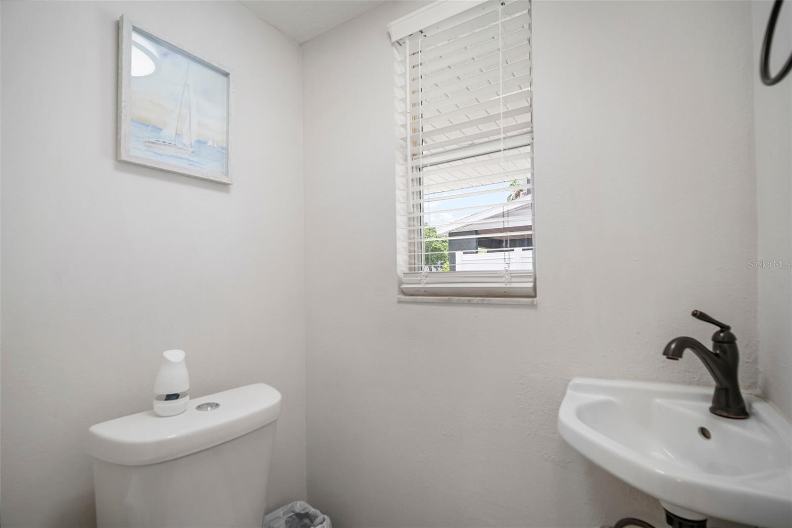 Image 11 of 48 For 1712 Azalea Court A