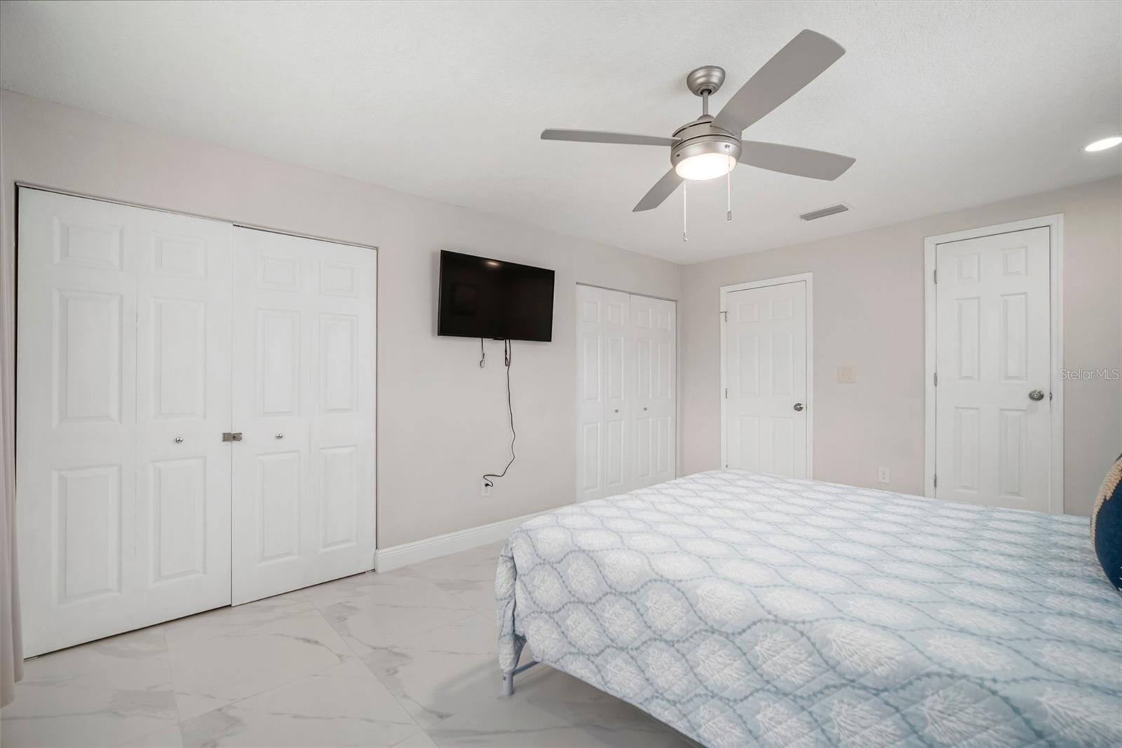 Image 18 of 48 For 1712 Azalea Court A