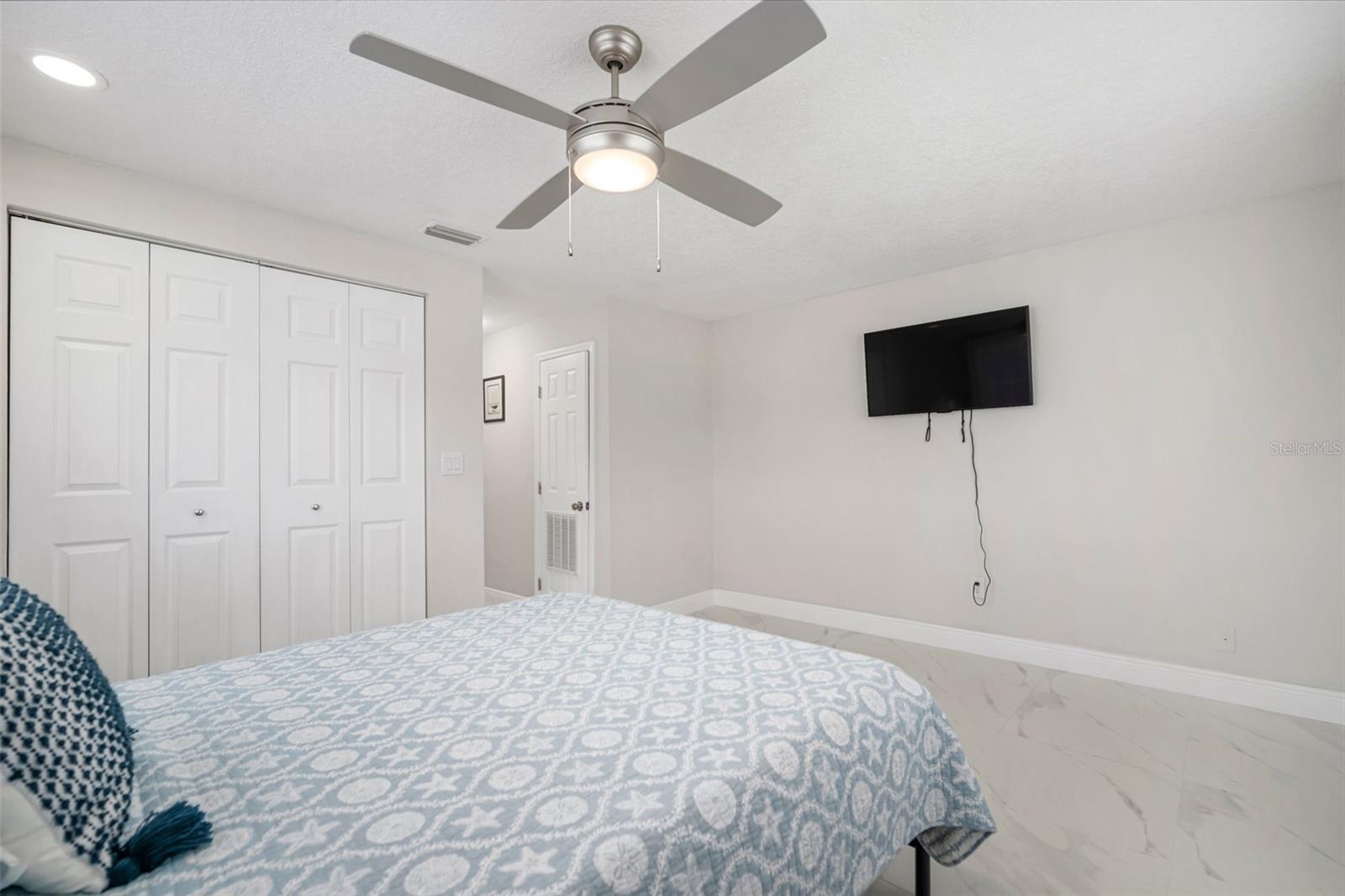 Image 23 of 48 For 1712 Azalea Court A