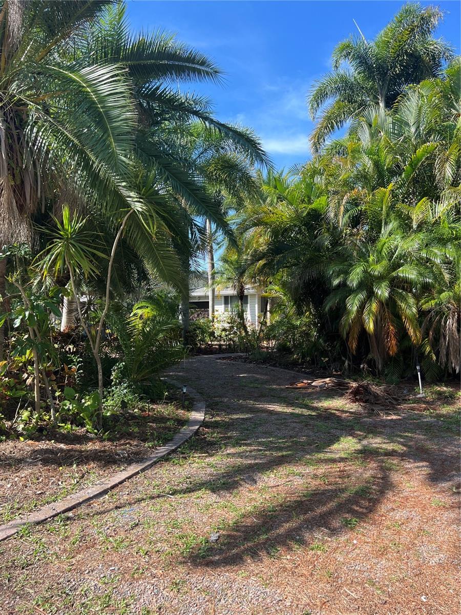 Image 4 of 8 For 715 Riverside Drive