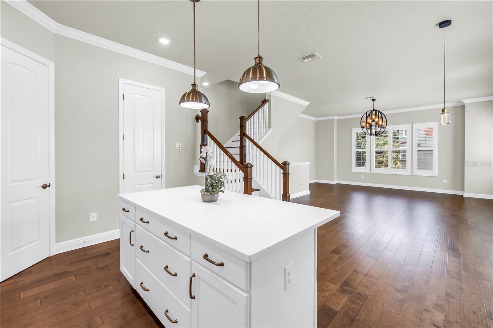 Listing photo id 11 for 3807 Cleveland Street