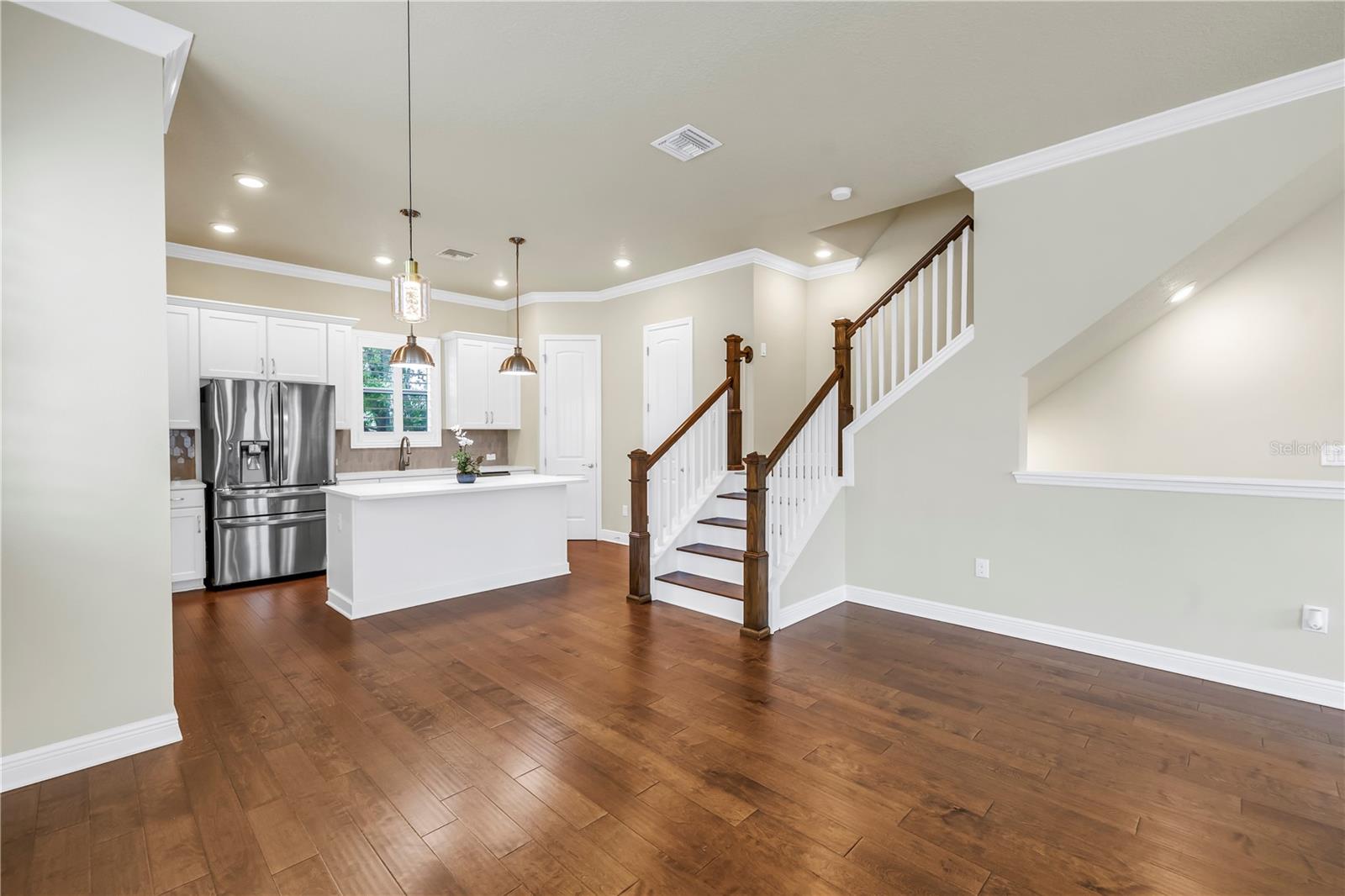 Listing photo id 14 for 3807 Cleveland Street