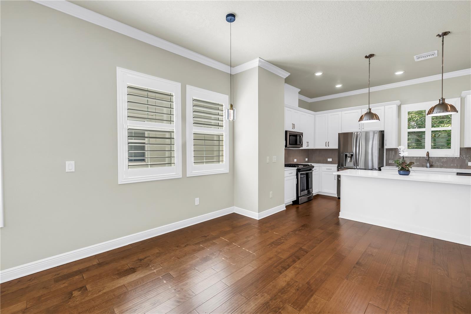 Listing photo id 15 for 3807 Cleveland Street