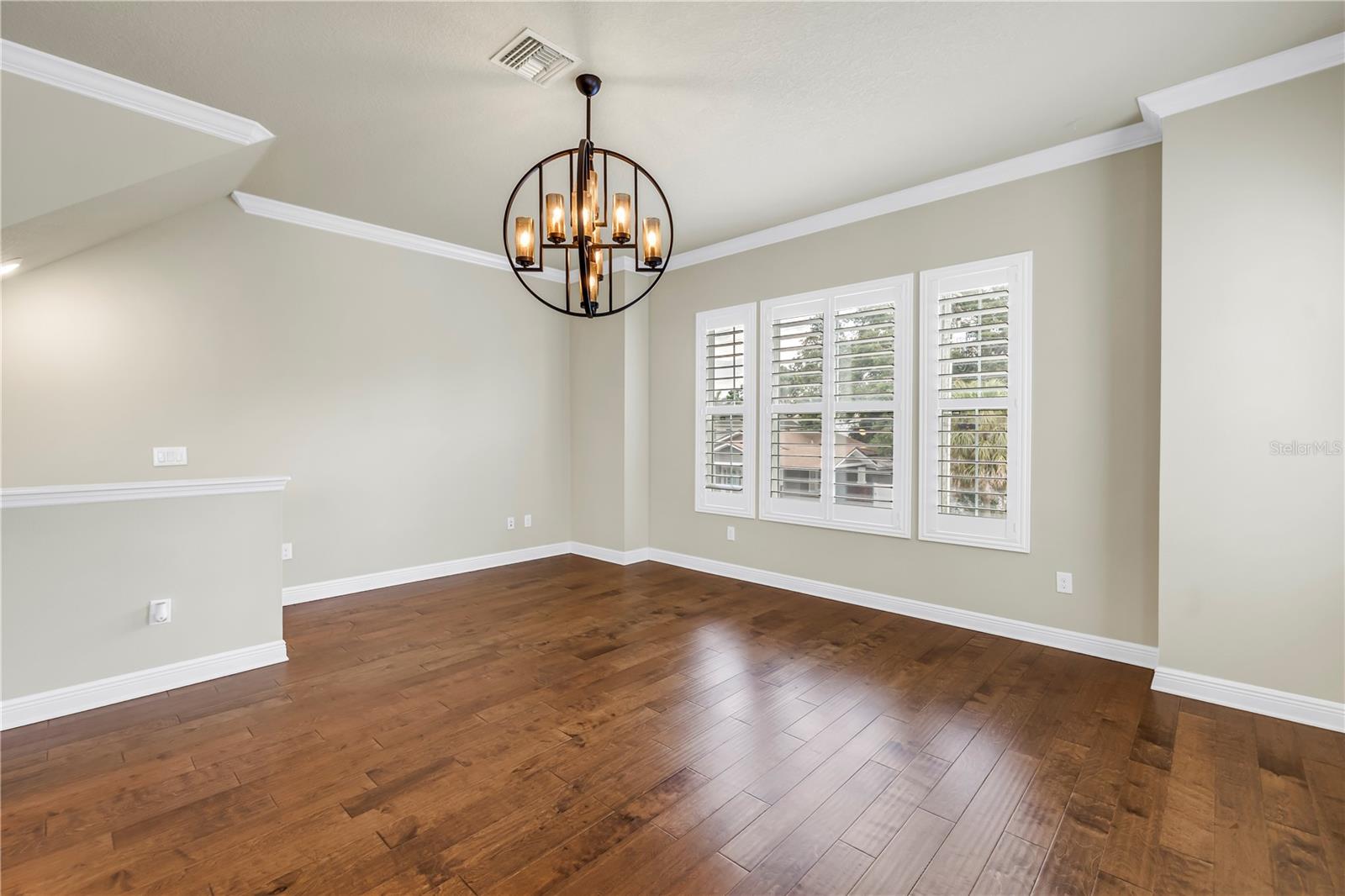Listing photo id 17 for 3807 Cleveland Street