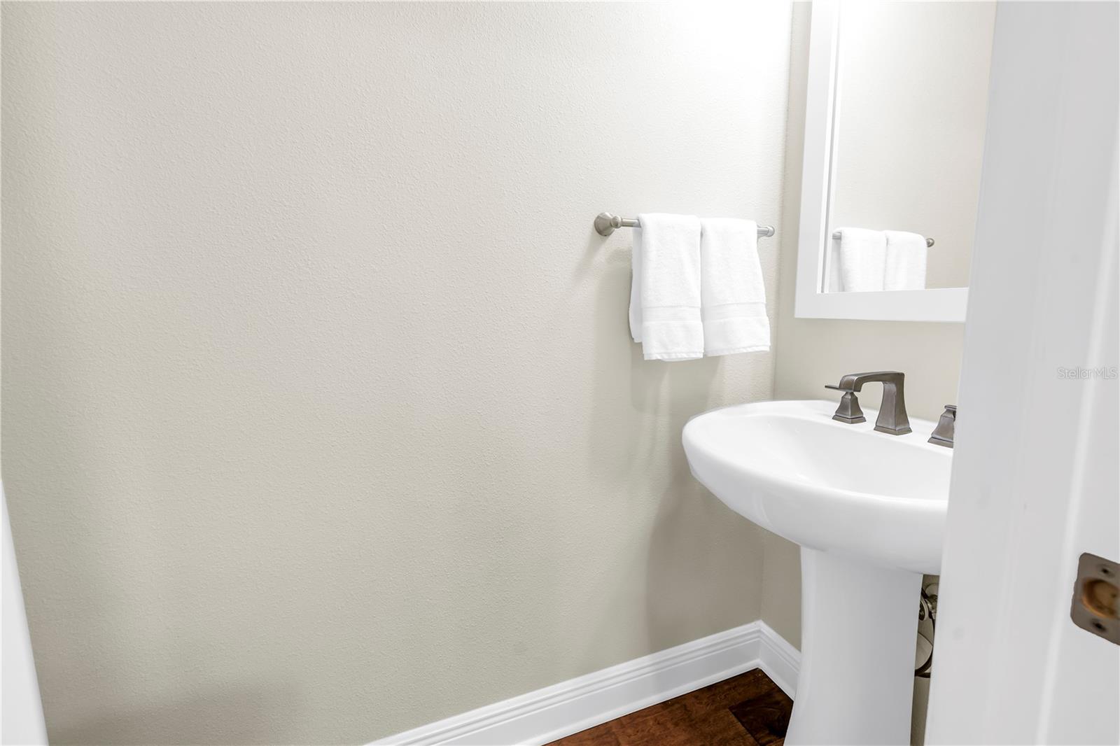 Listing photo id 18 for 3807 Cleveland Street