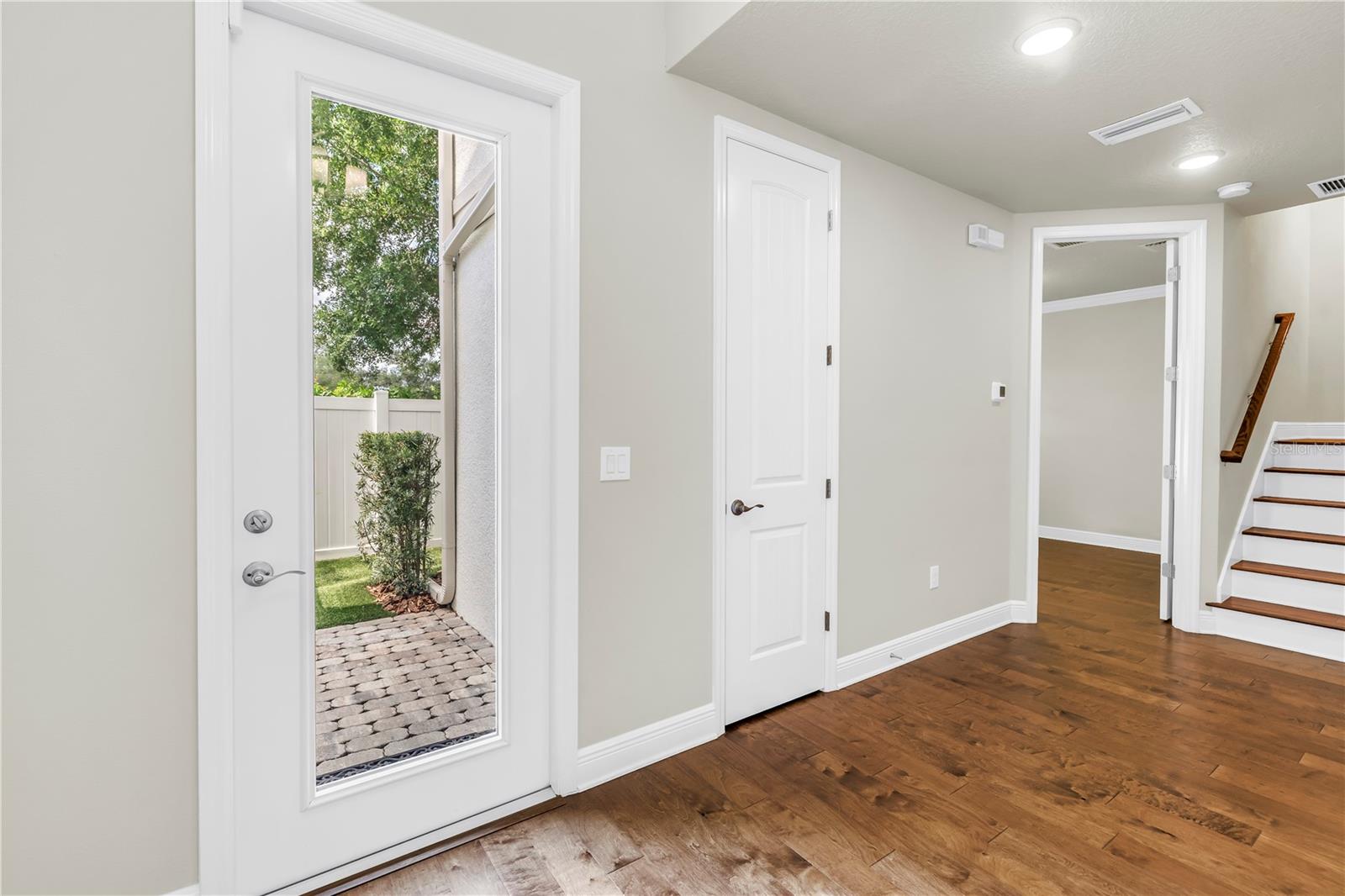 Listing photo id 20 for 3807 Cleveland Street