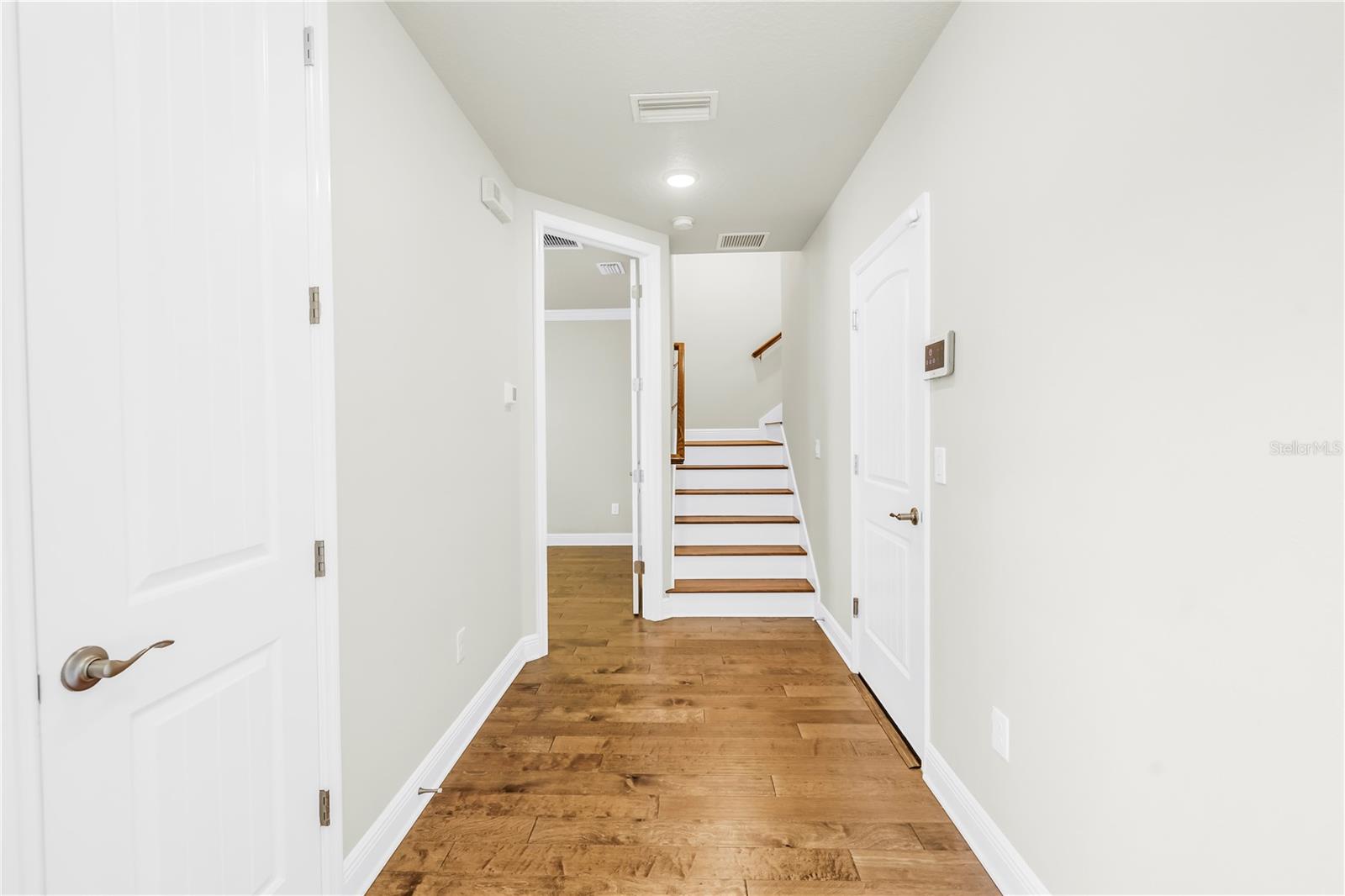 Listing photo id 21 for 3807 Cleveland Street