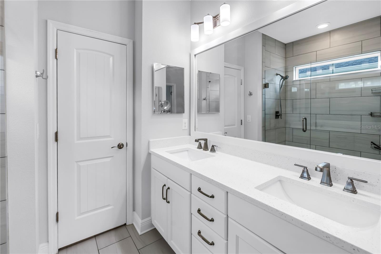 Listing photo id 32 for 3807 Cleveland Street