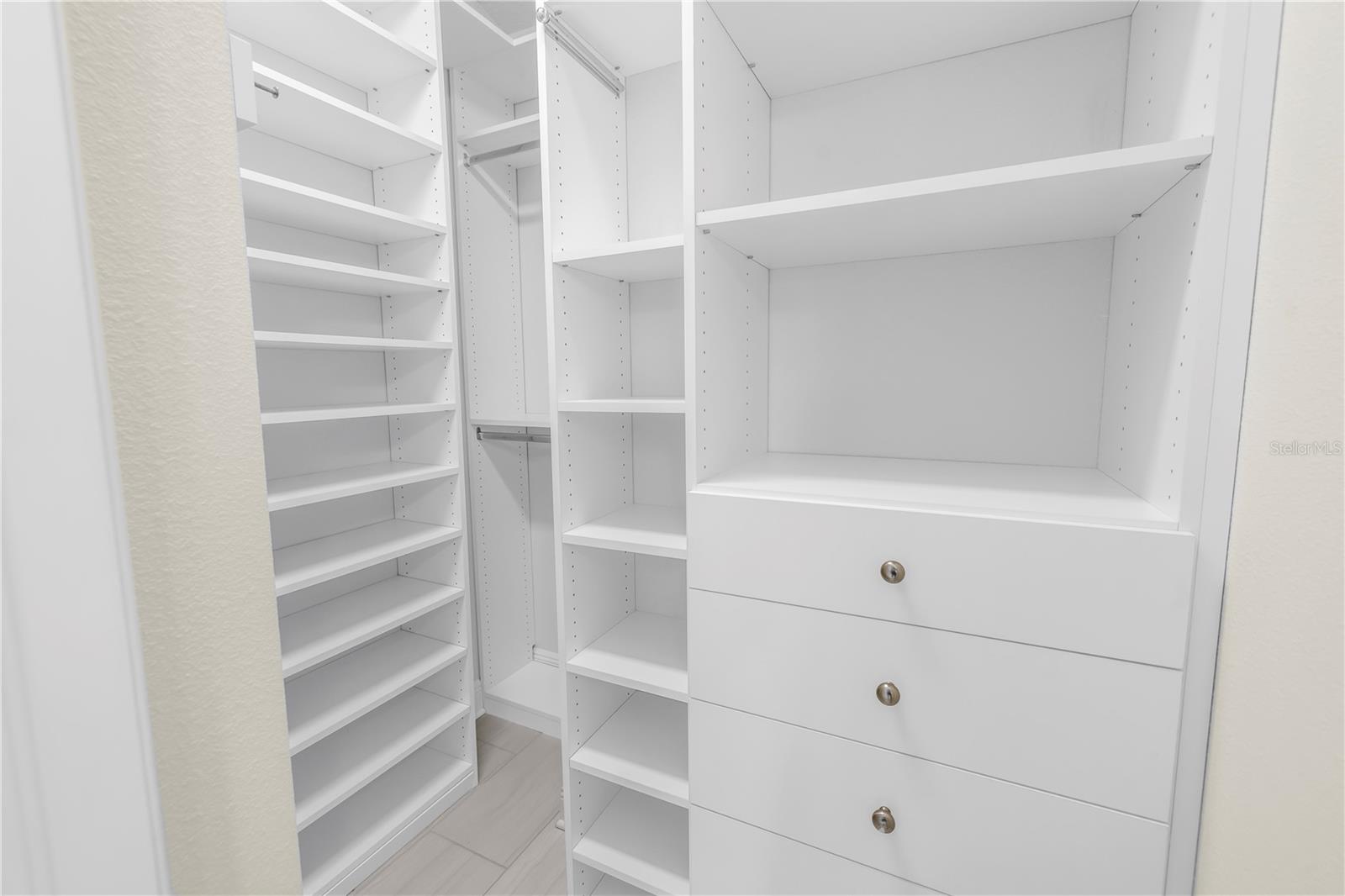 Listing photo id 34 for 3807 Cleveland Street