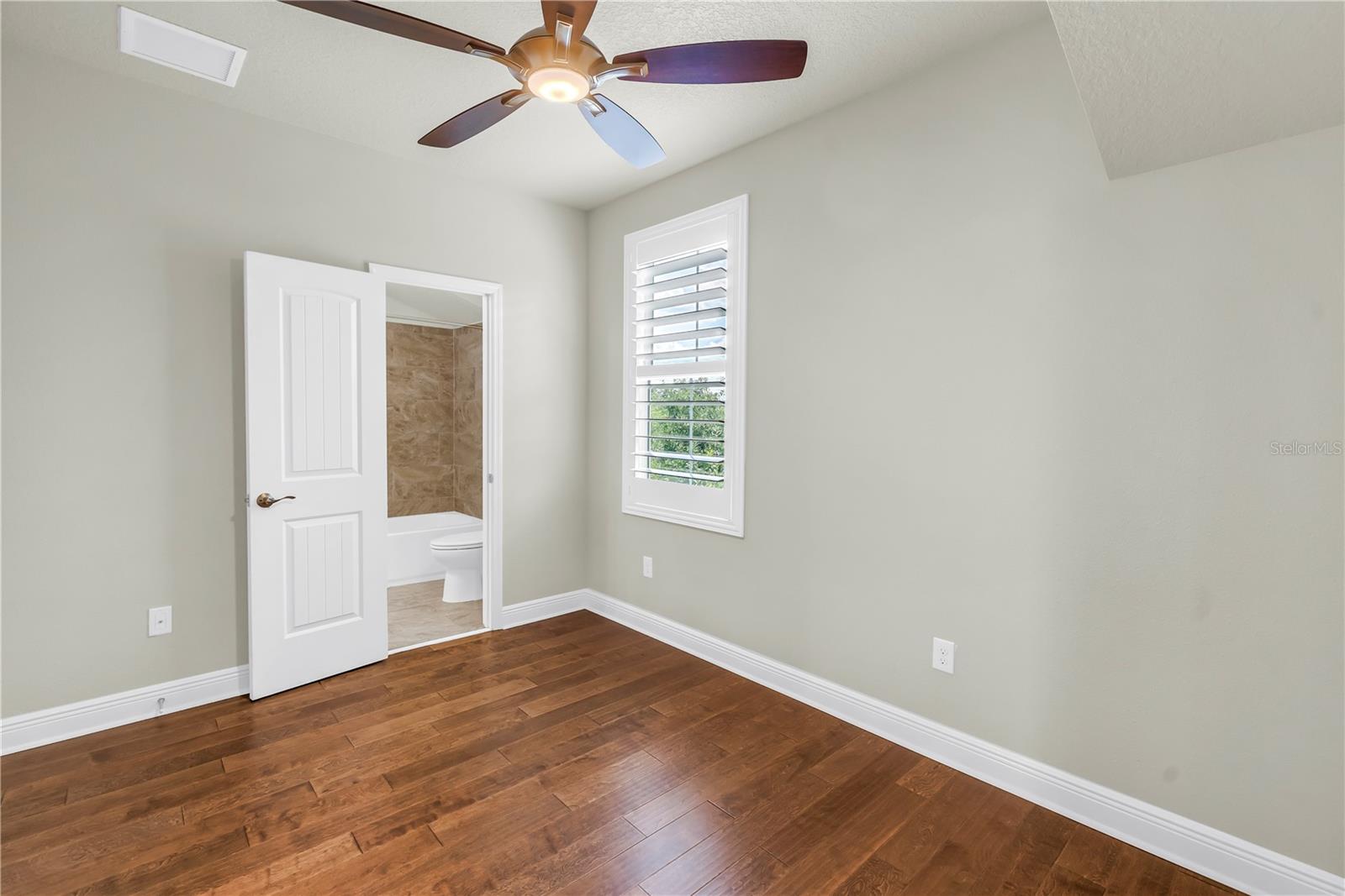 Listing photo id 38 for 3807 Cleveland Street