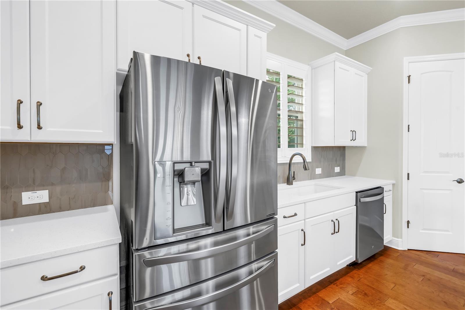 Listing photo id 7 for 3807 Cleveland Street