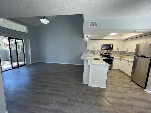 Image 7 of 31 For 6262 142nd Avenue N 1005