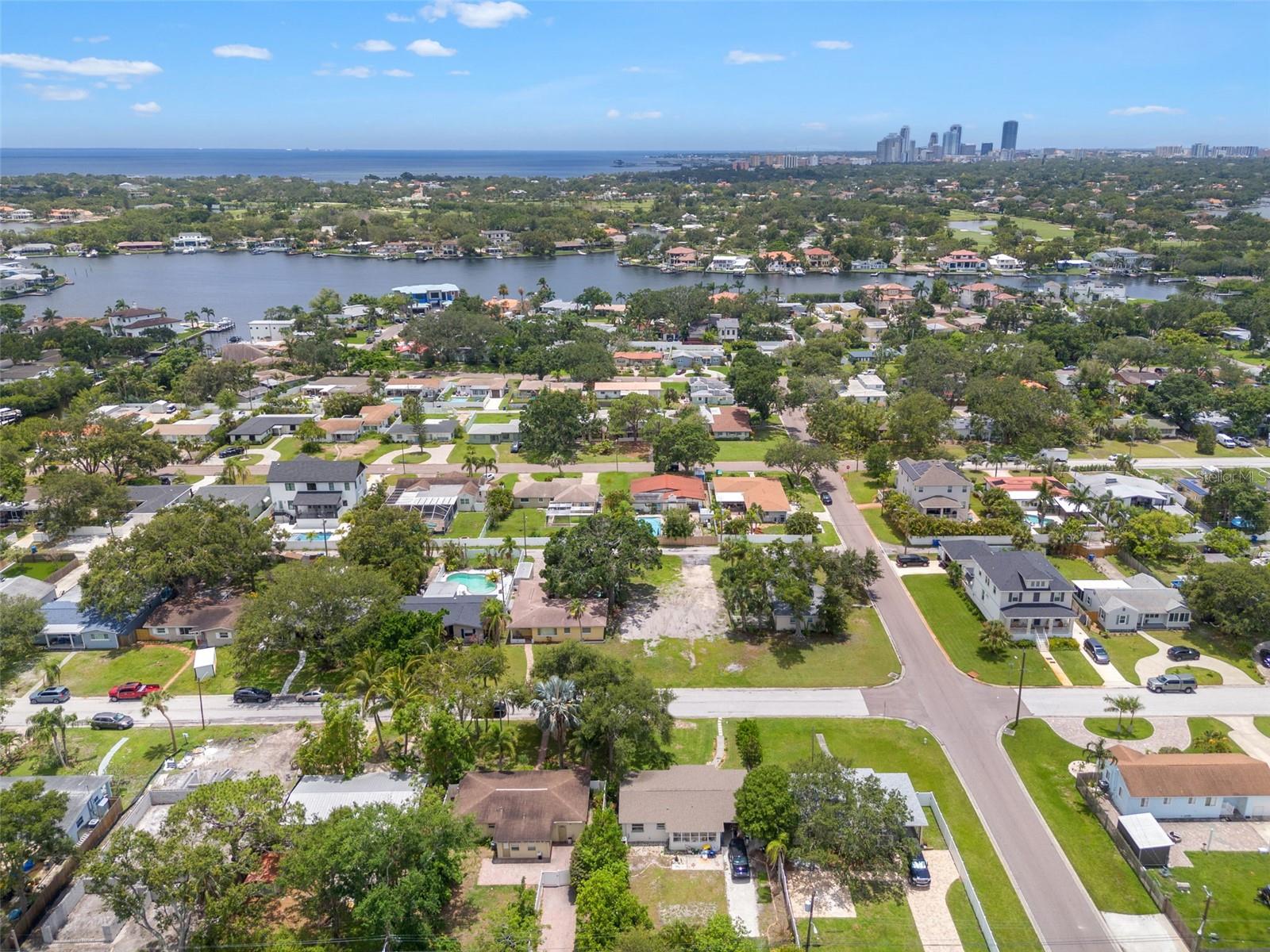 Image 14 of 16 For 808 39th Avenue Ne