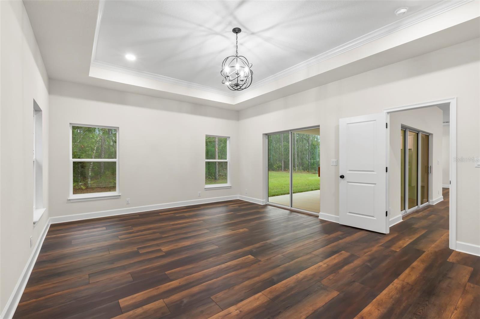 Listing photo id 12 for 13332 Schick Avenue