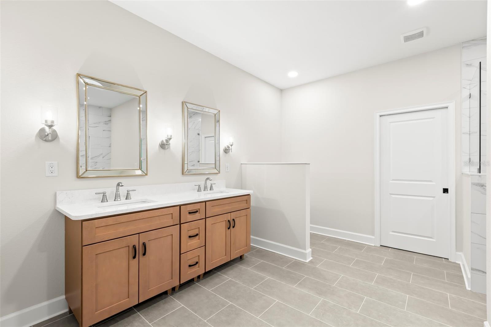 Listing photo id 16 for 13332 Schick Avenue