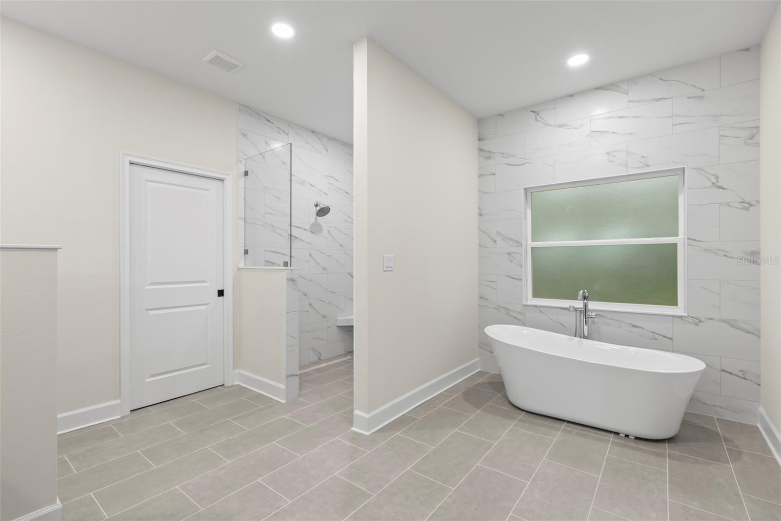 Listing photo id 19 for 13332 Schick Avenue
