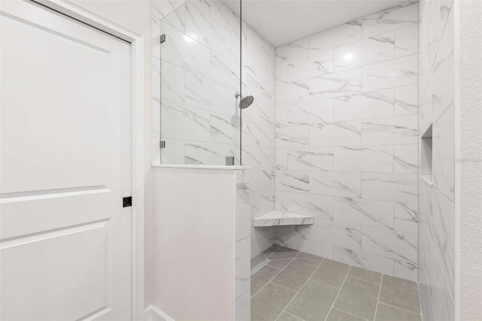 Listing photo id 21 for 13332 Schick Avenue