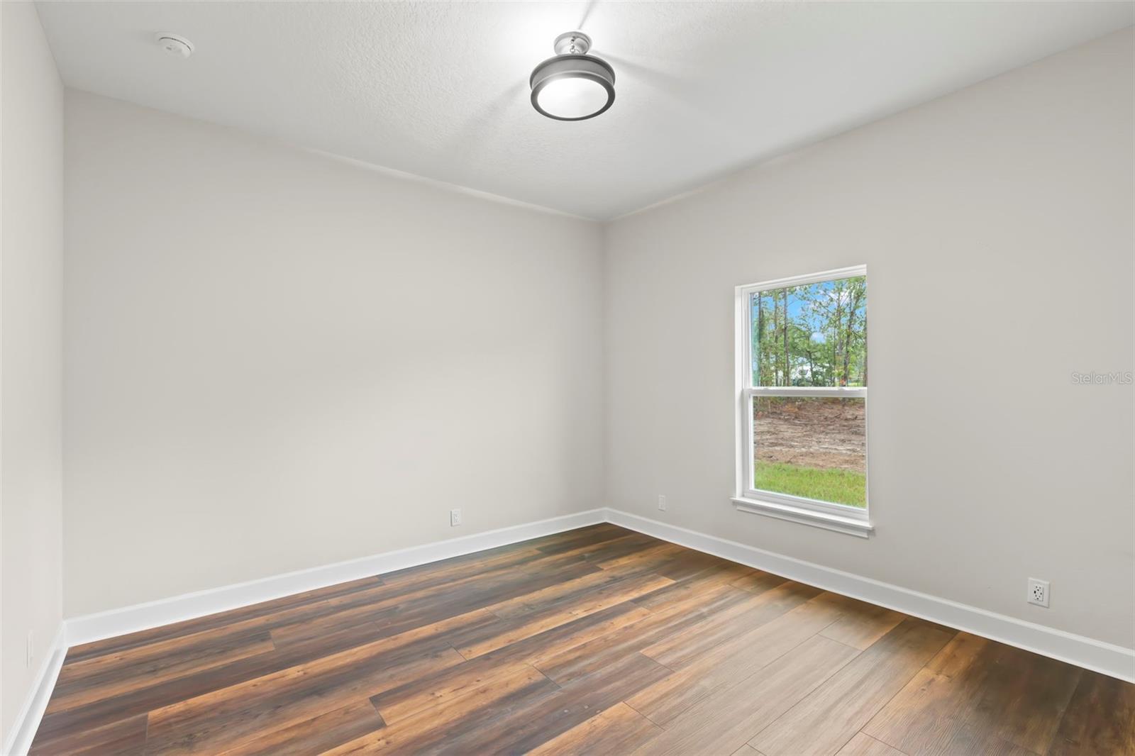 Listing photo id 24 for 13332 Schick Avenue