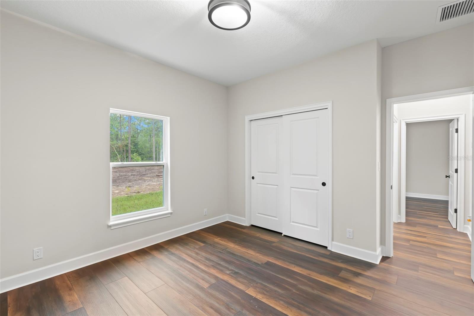 Listing photo id 25 for 13332 Schick Avenue