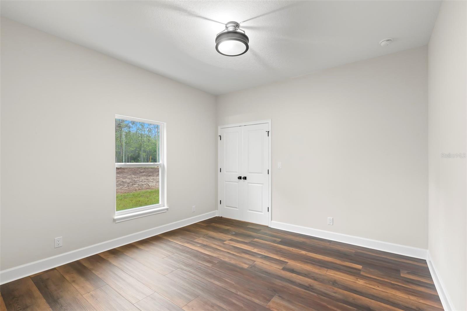Listing photo id 26 for 13332 Schick Avenue