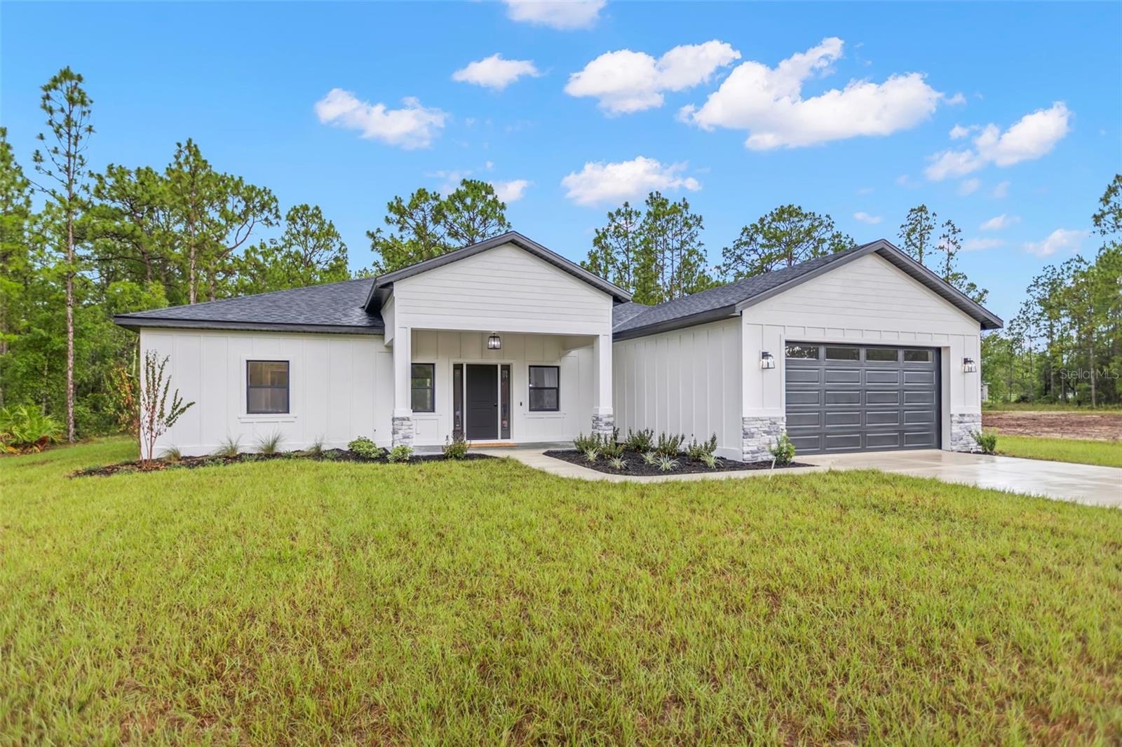 Listing photo id 1 for 13332 Schick Avenue