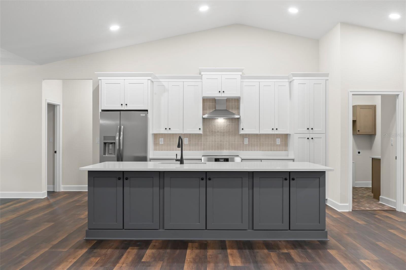 Listing photo id 2 for 13332 Schick Avenue