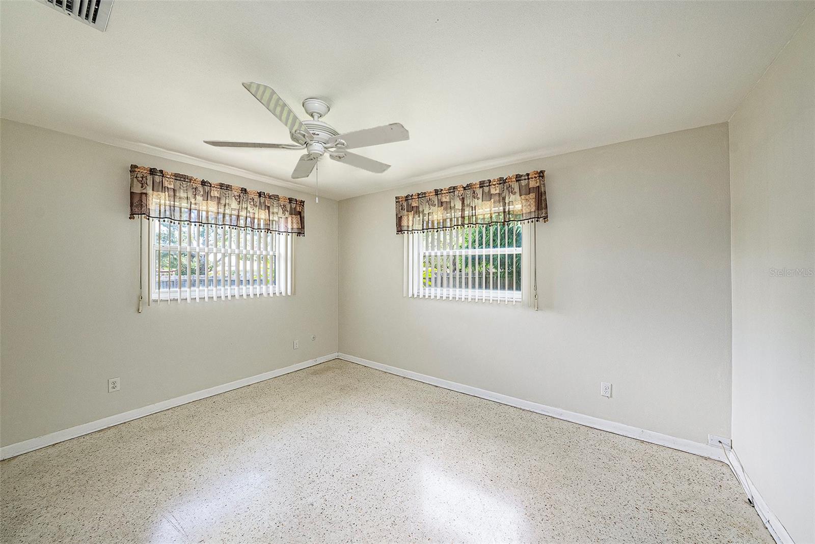Image 18 of 39 For 1857 Belleair Road N