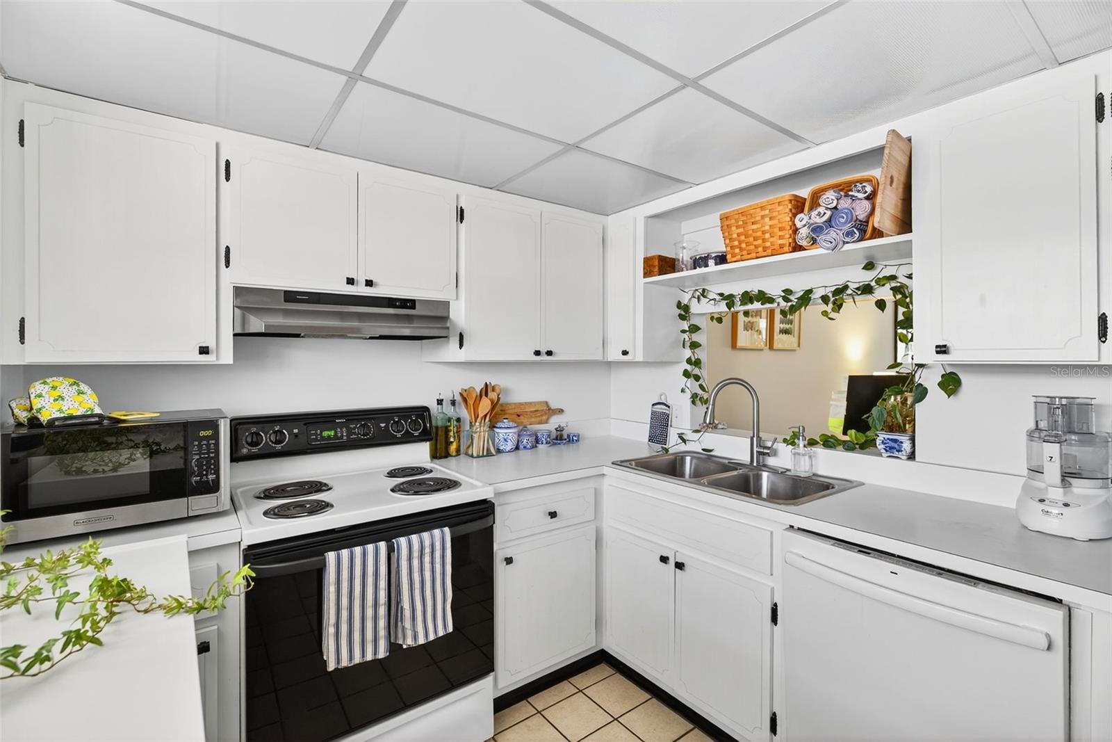 Listing photo id 2 for 10351 Regal Drive 24