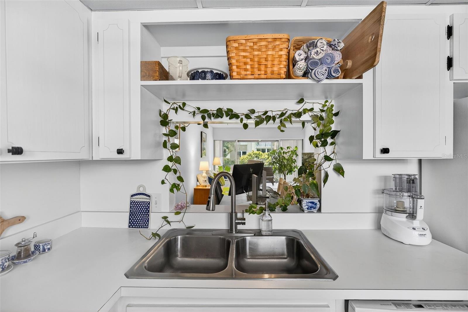 Listing photo id 5 for 10351 Regal Drive 24