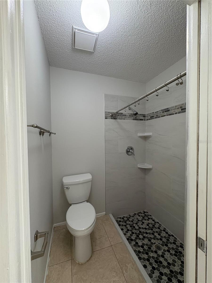 Image 20 of 27 For 2900 Grovewood Boulevard A