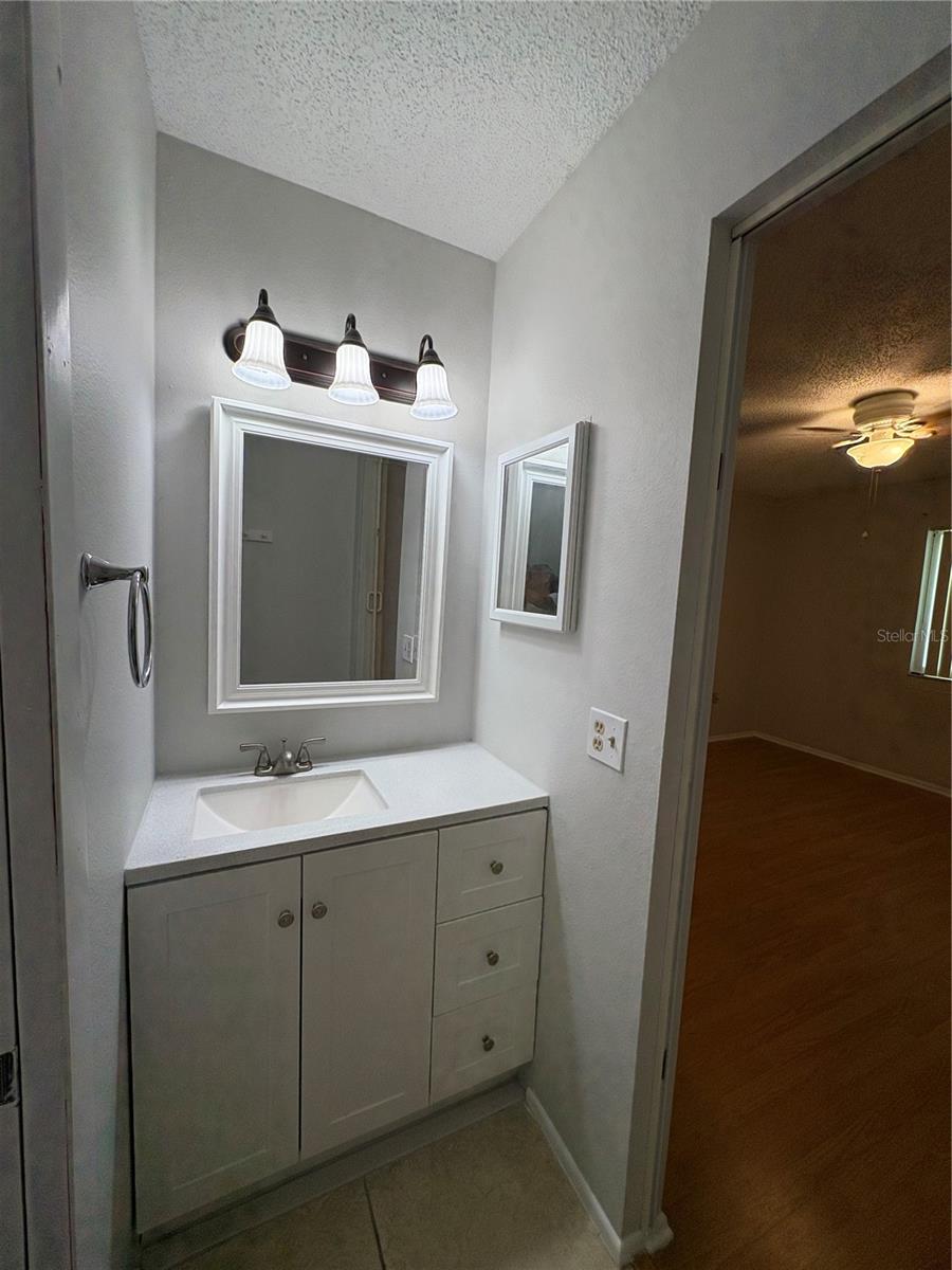 Image 22 of 27 For 2900 Grovewood Boulevard A