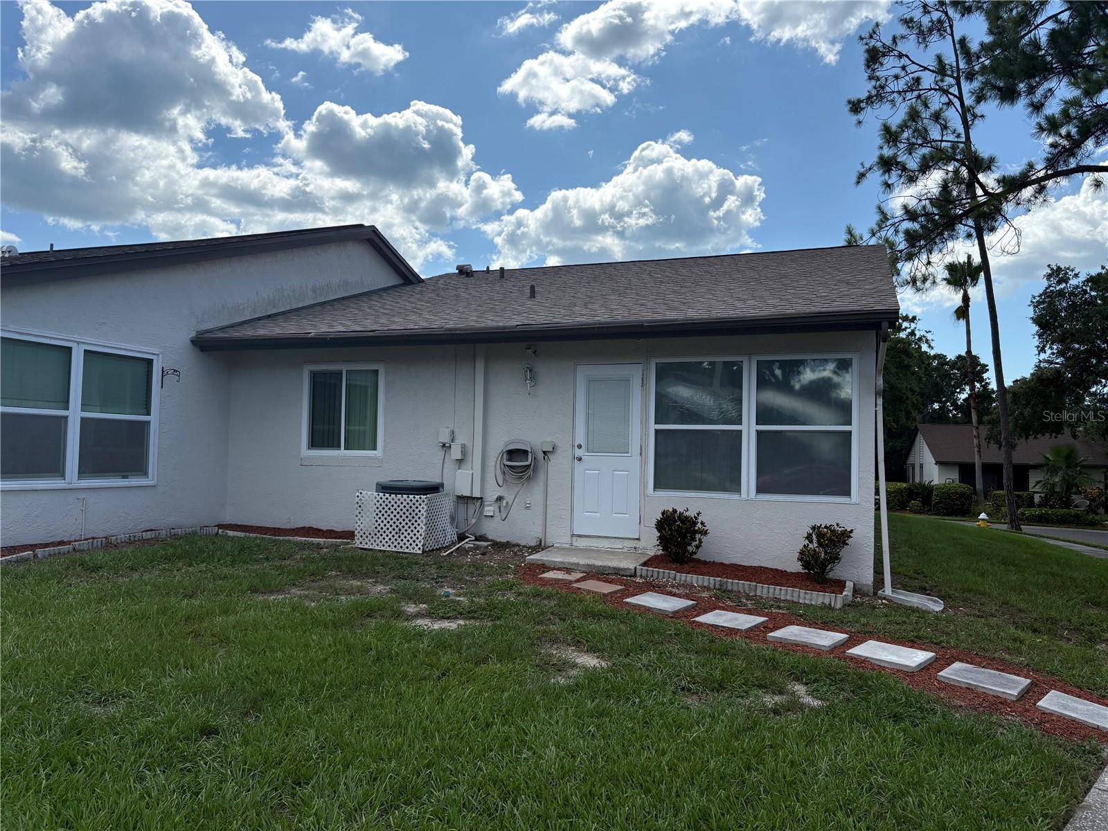 Image 23 of 27 For 2900 Grovewood Boulevard A