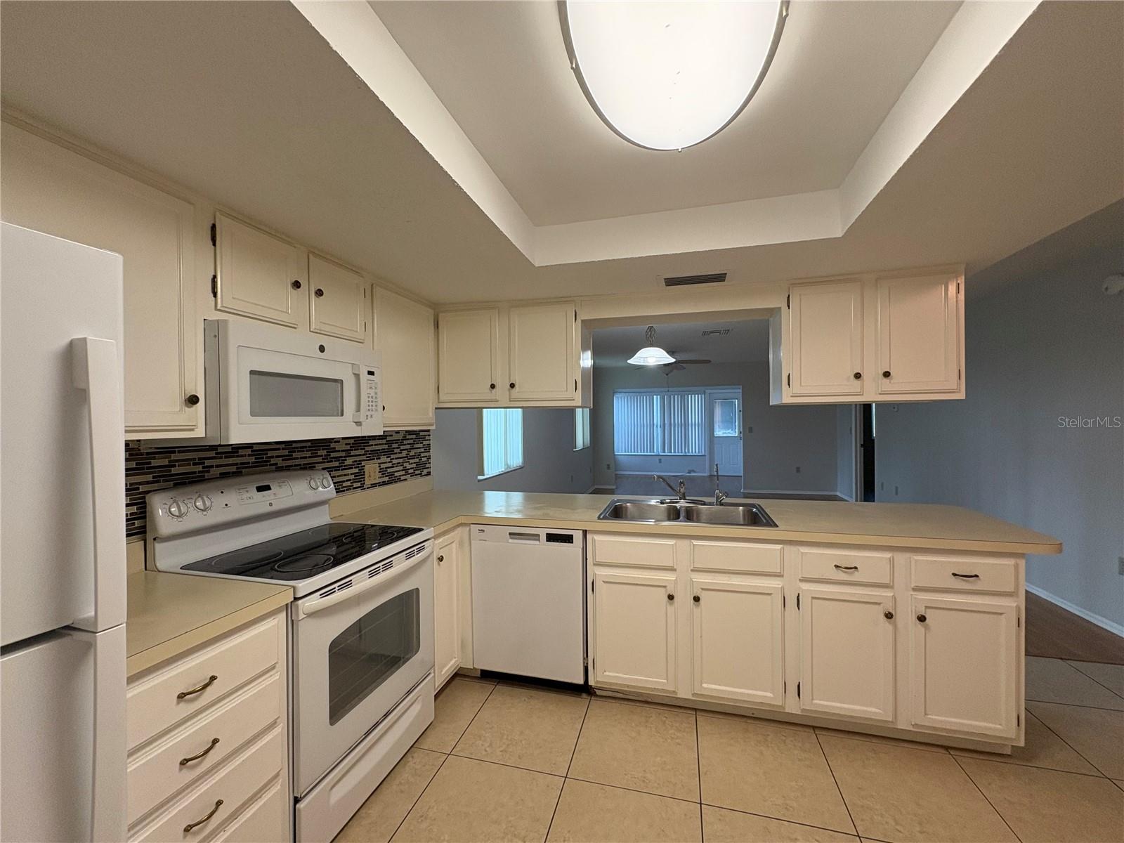 Image 7 of 27 For 2900 Grovewood Boulevard A