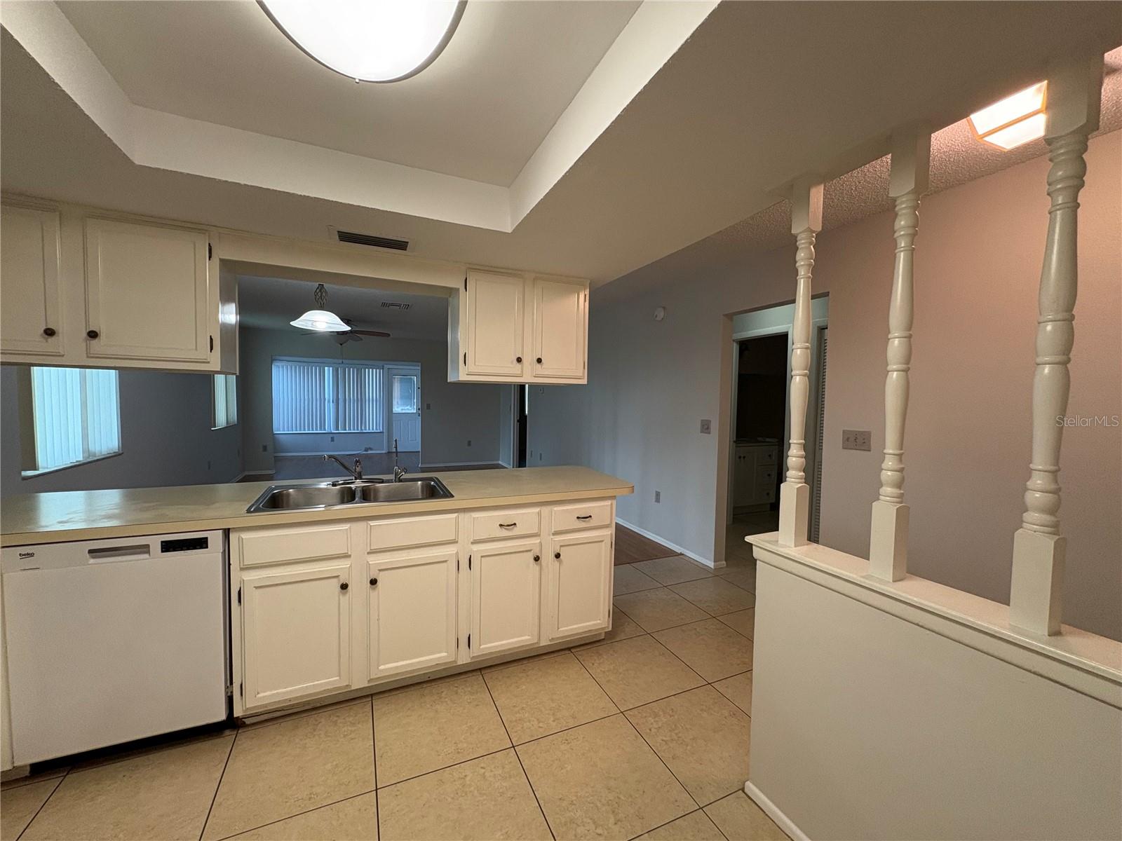 Image 8 of 27 For 2900 Grovewood Boulevard A