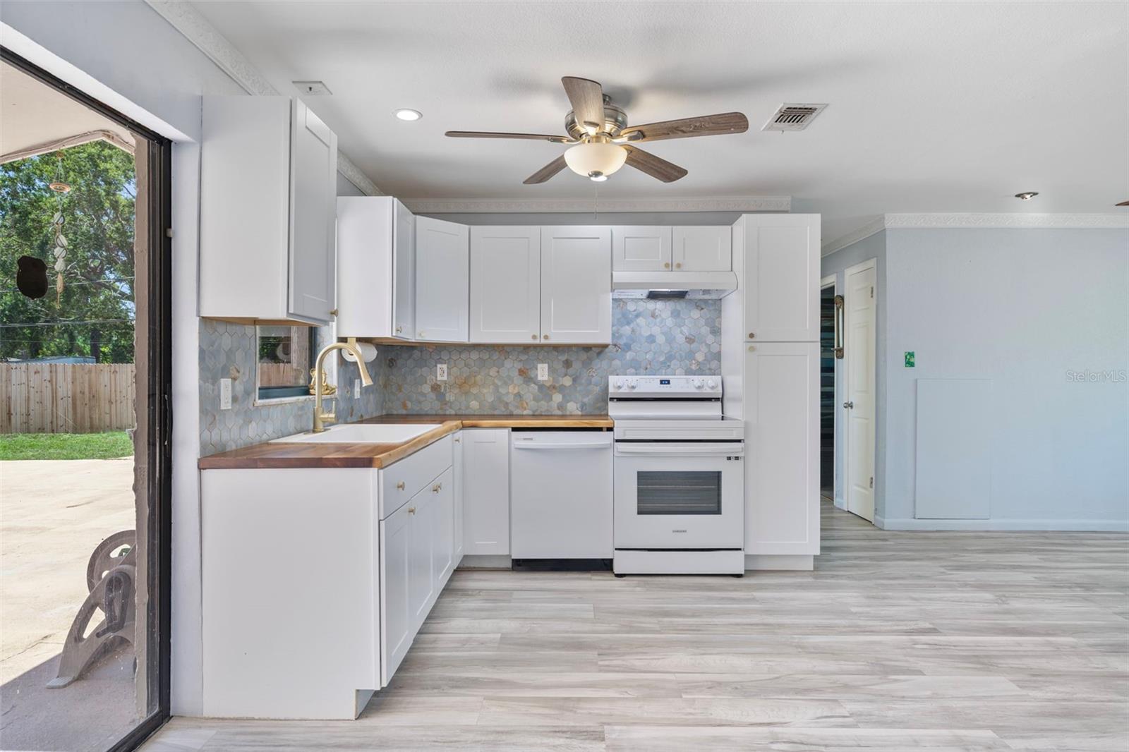 Listing photo id 9 for 4530 Catalonia Way S