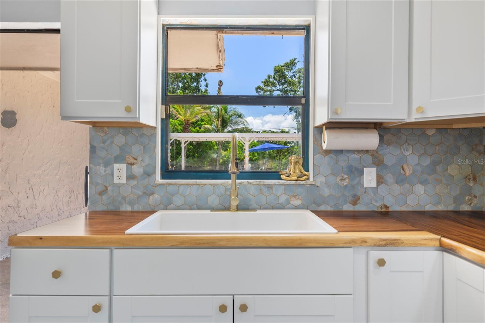 Listing photo id 11 for 4530 Catalonia Way S