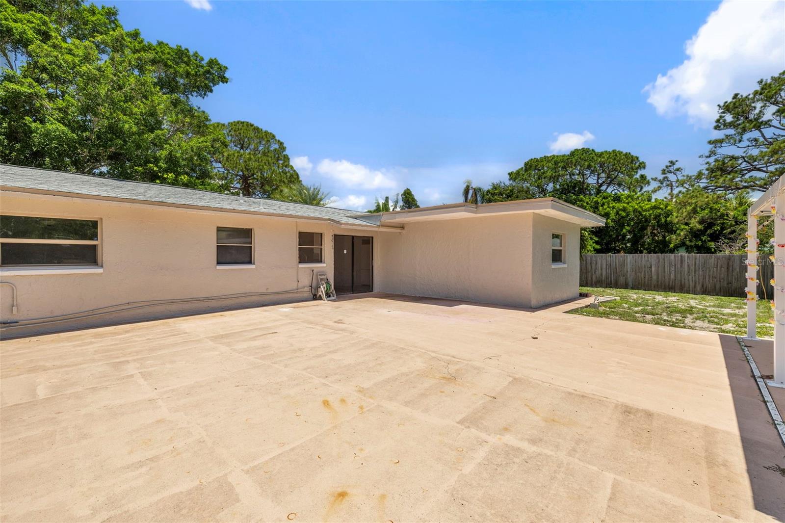 Listing photo id 30 for 4530 Catalonia Way S